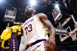 Los Angeles Lakers Vượt Đỉnh, Lập Cú Đúp Chiến Thắng để Tiến Sát Playoffs